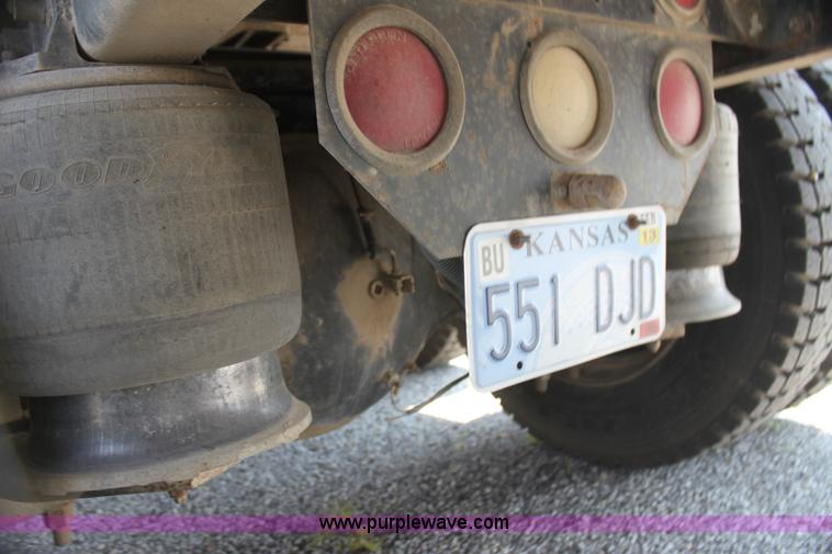 image for item I7278 1991 Freightliner FLD112 semi truck