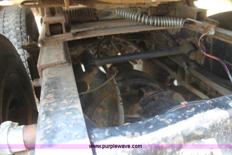 image for item I7278 1991 Freightliner FLD112 semi truck