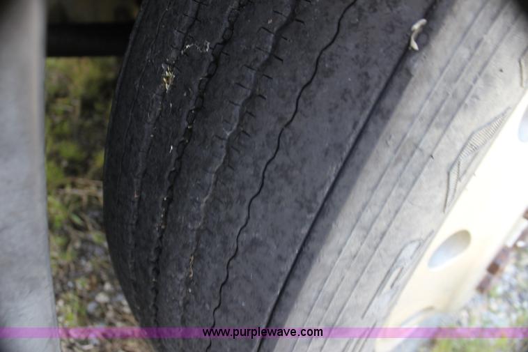 image for item I7278 1991 Freightliner FLD112 semi truck