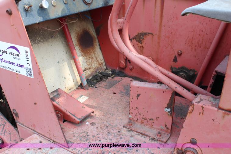 image for item J1028 Hesston 6200 self-propelled swather