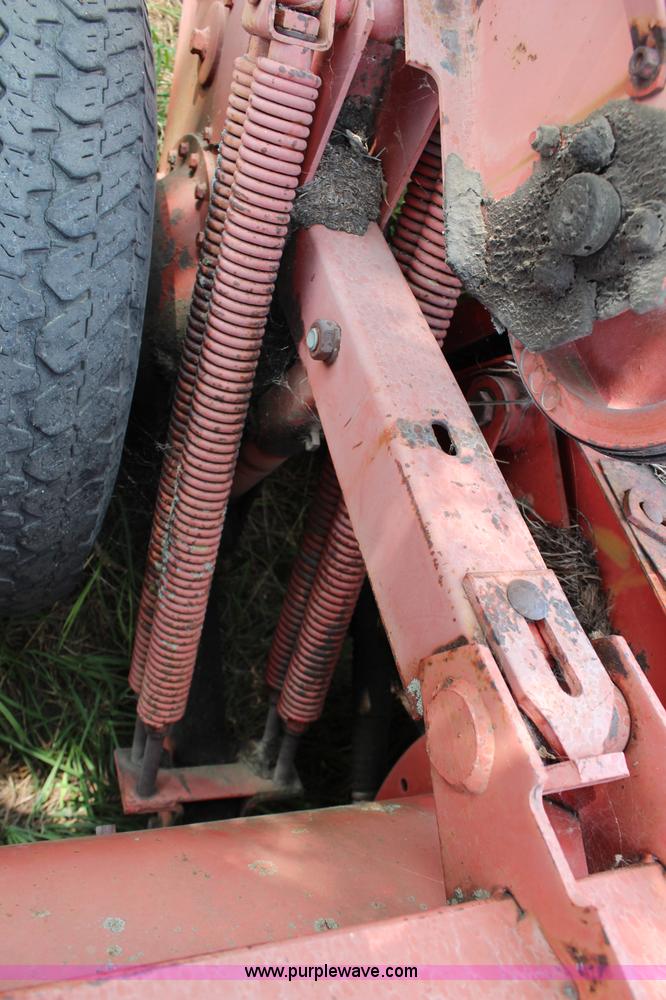 image for item J1028 Hesston 6200 self-propelled swather