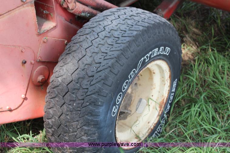 image for item J1028 Hesston 6200 self-propelled swather