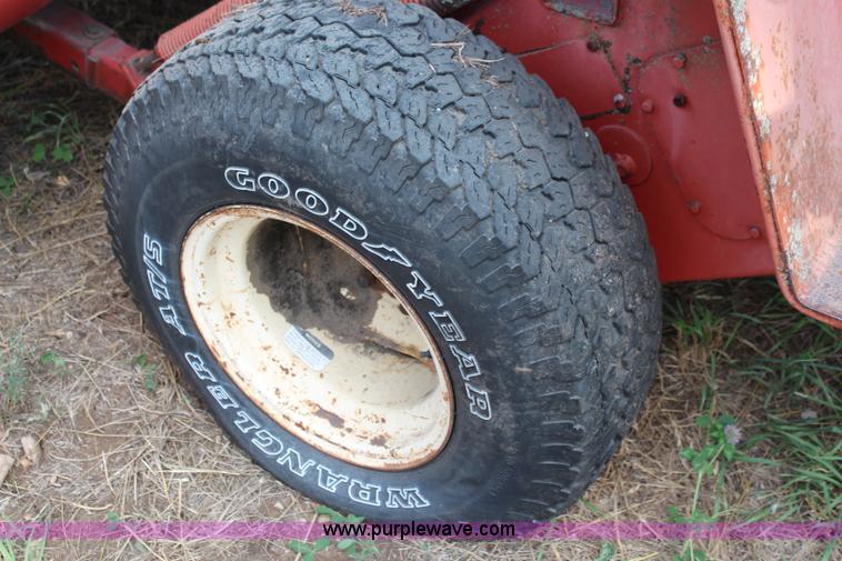 image for item J1028 Hesston 6200 self-propelled swather