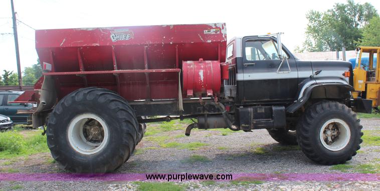 image for item J1246 1981 Chevrolet Kodiak floater spreader truck