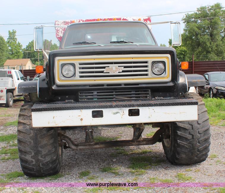 image for item J1246 1981 Chevrolet Kodiak floater spreader truck