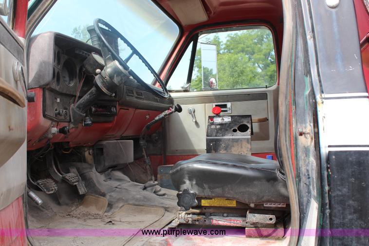 image for item J1246 1981 Chevrolet Kodiak floater spreader truck