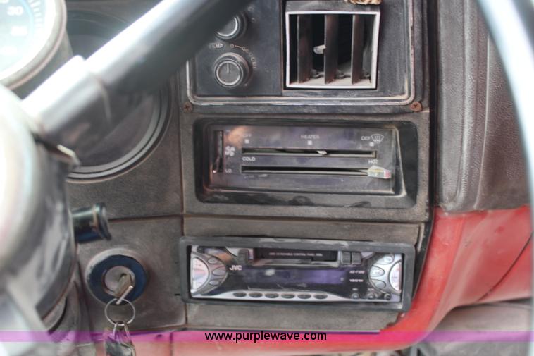 image for item J1246 1981 Chevrolet Kodiak floater spreader truck