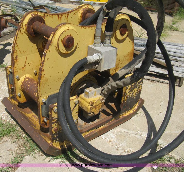 image for item AS9036 Hydraulic plate compactor