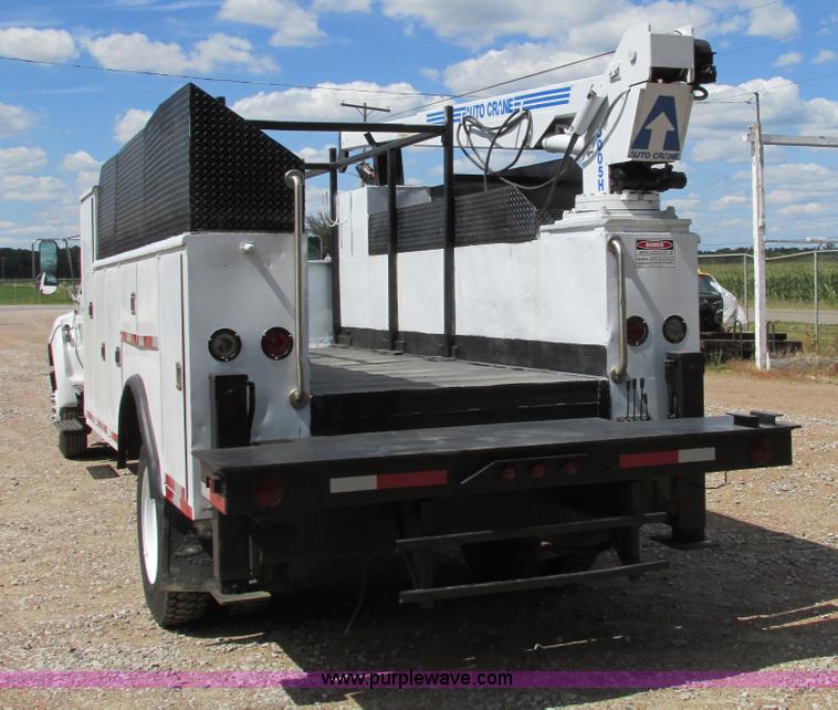 image for item AW9981 2004 Ford F650 Super Duty XL service truck with crane
