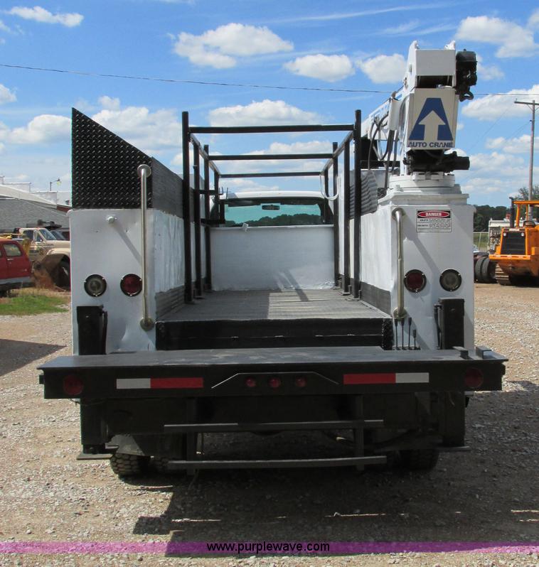 image for item AW9981 2004 Ford F650 Super Duty XL service truck with crane