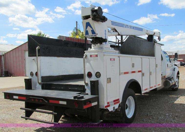 image for item AW9981 2004 Ford F650 Super Duty XL service truck with crane