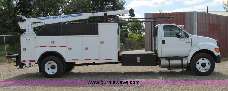 image for item AW9981 2004 Ford F650 Super Duty XL service truck with crane