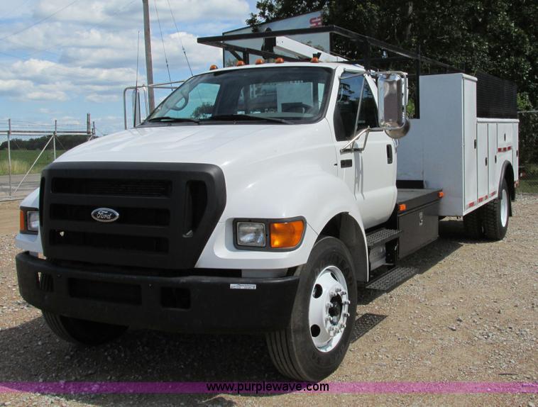 image for item AW9981 2004 Ford F650 Super Duty XL service truck with crane