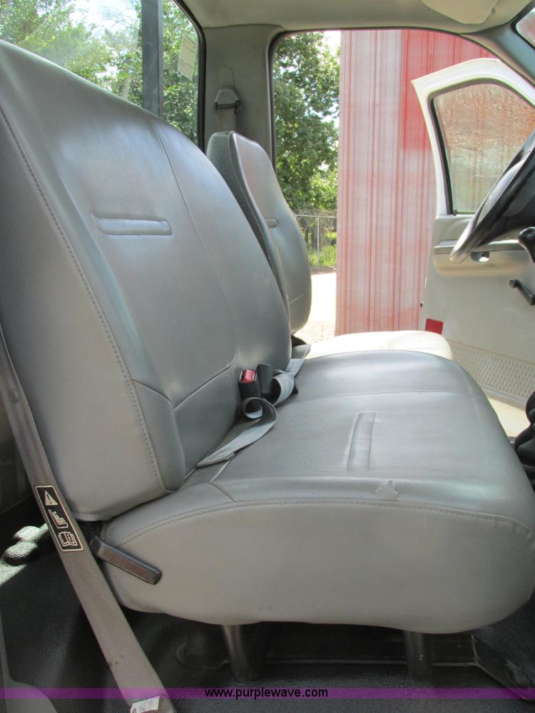 image for item AW9981 2004 Ford F650 Super Duty XL service truck with crane