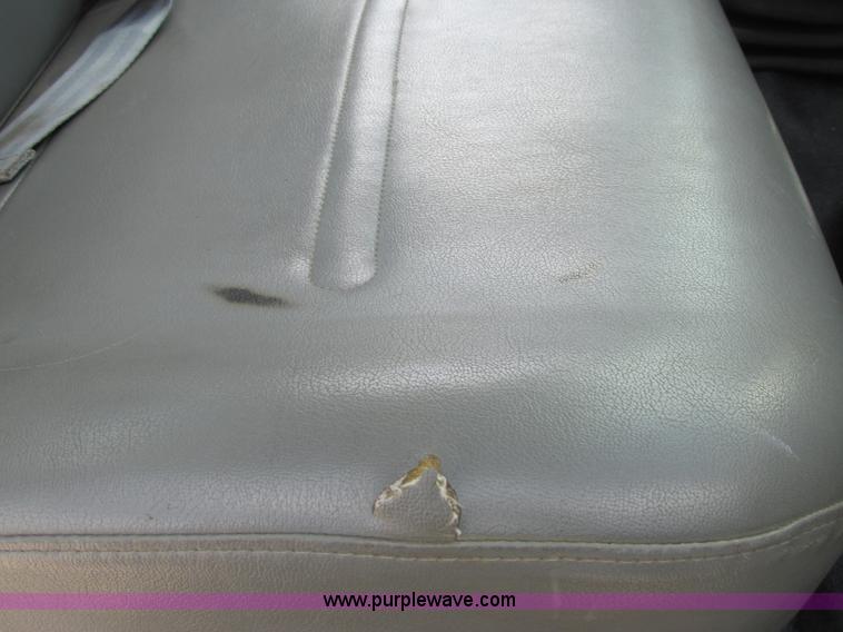 image for item AW9981 2004 Ford F650 Super Duty XL service truck with crane