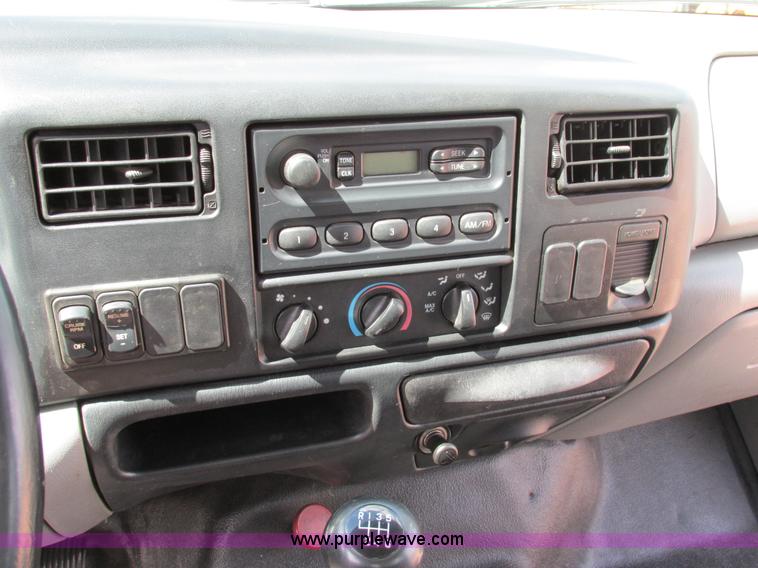 image for item AW9981 2004 Ford F650 Super Duty XL service truck with crane