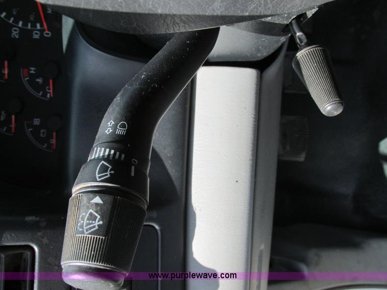 image for item AW9981 2004 Ford F650 Super Duty XL service truck with crane