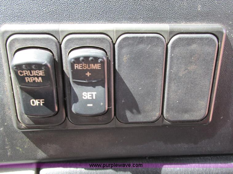 image for item AW9981 2004 Ford F650 Super Duty XL service truck with crane