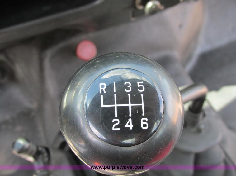 image for item AW9981 2004 Ford F650 Super Duty XL service truck with crane