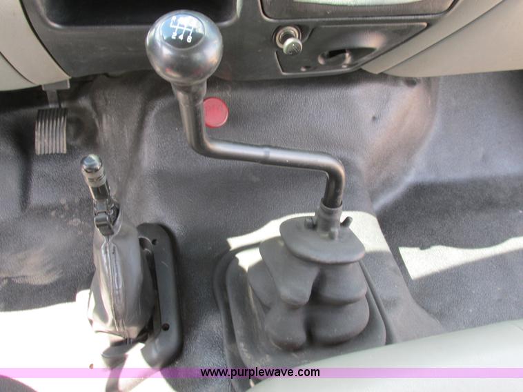 image for item AW9981 2004 Ford F650 Super Duty XL service truck with crane