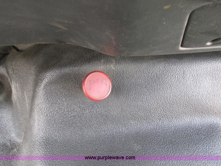 image for item AW9981 2004 Ford F650 Super Duty XL service truck with crane