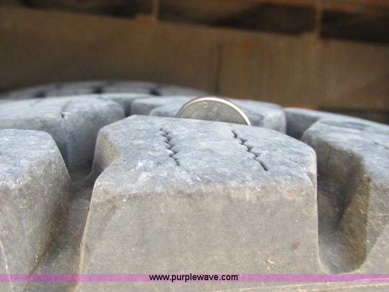 image for item AW9981 2004 Ford F650 Super Duty XL service truck with crane