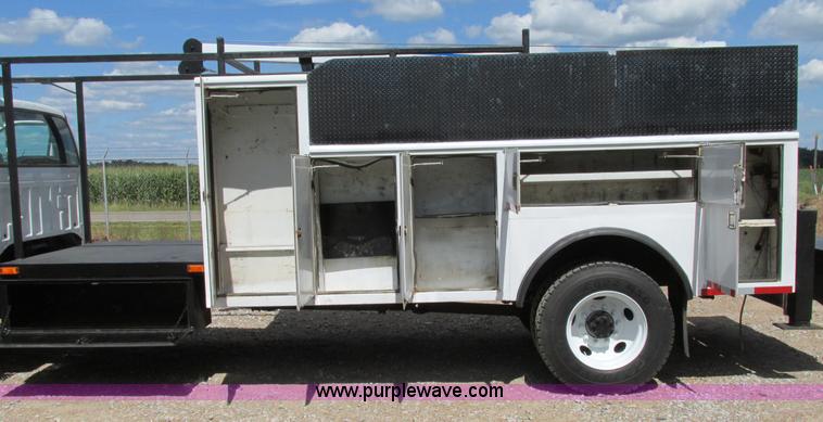 image for item AW9981 2004 Ford F650 Super Duty XL service truck with crane