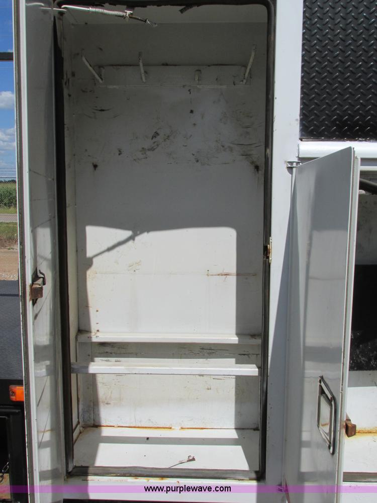 image for item AW9981 2004 Ford F650 Super Duty XL service truck with crane