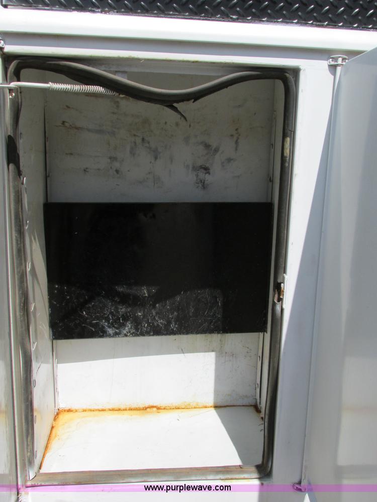 image for item AW9981 2004 Ford F650 Super Duty XL service truck with crane