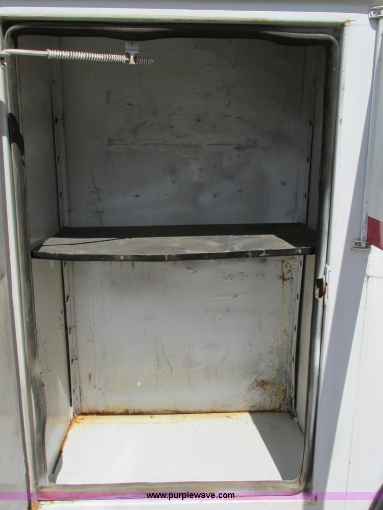 image for item AW9981 2004 Ford F650 Super Duty XL service truck with crane