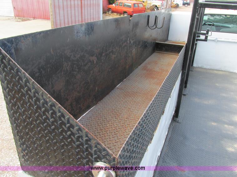 image for item AW9981 2004 Ford F650 Super Duty XL service truck with crane