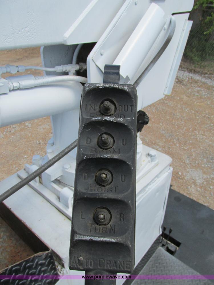 image for item AW9981 2004 Ford F650 Super Duty XL service truck with crane