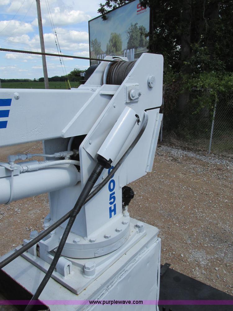 image for item AW9981 2004 Ford F650 Super Duty XL service truck with crane