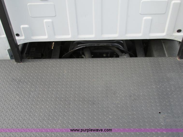 image for item AW9981 2004 Ford F650 Super Duty XL service truck with crane