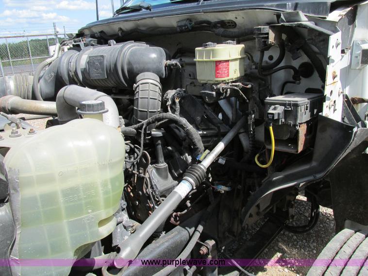 image for item AW9981 2004 Ford F650 Super Duty XL service truck with crane