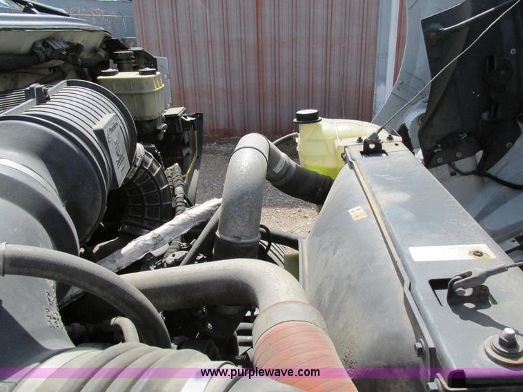 image for item AW9981 2004 Ford F650 Super Duty XL service truck with crane