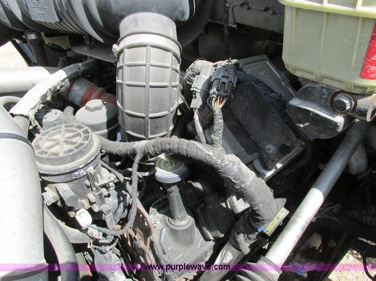 image for item AW9981 2004 Ford F650 Super Duty XL service truck with crane