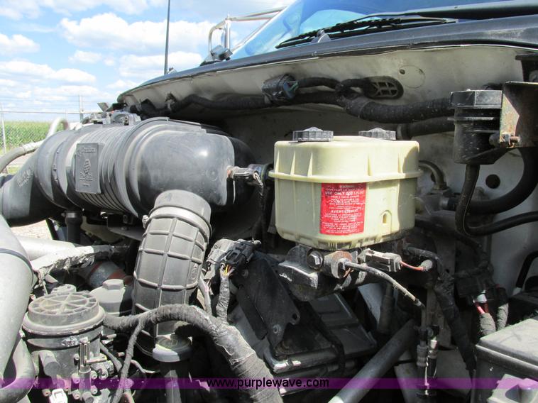 image for item AW9981 2004 Ford F650 Super Duty XL service truck with crane