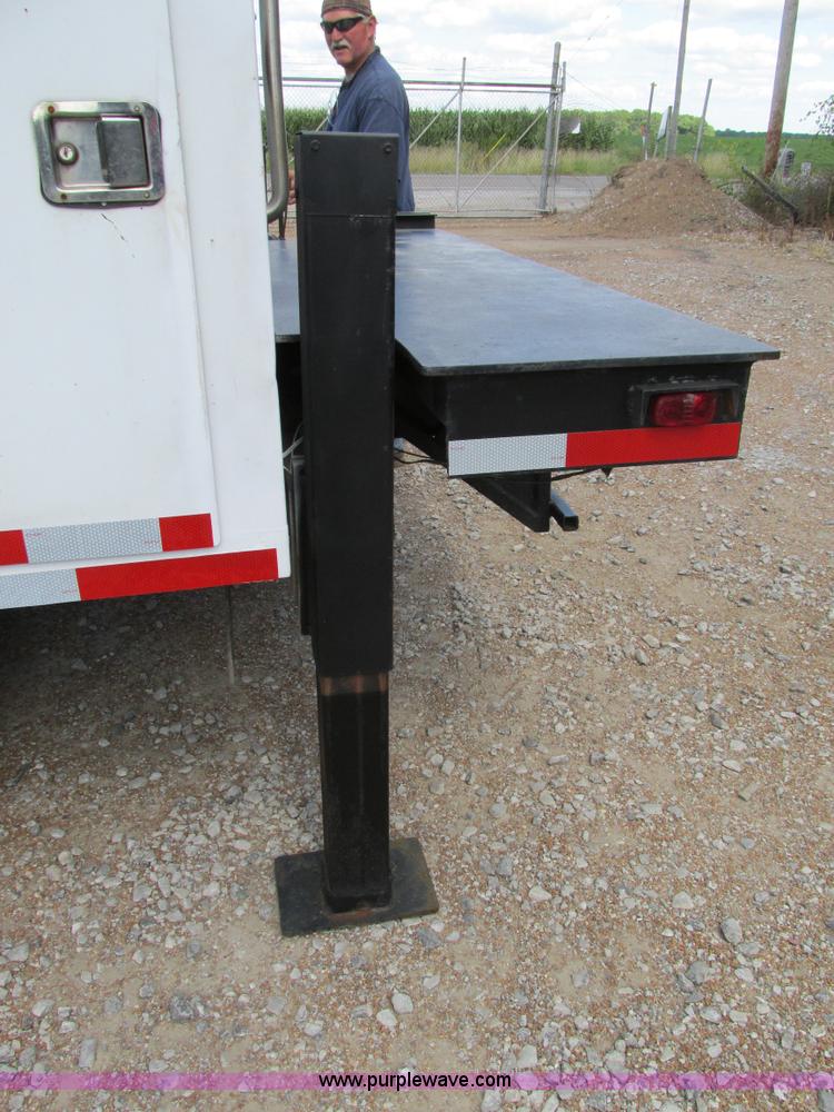 image for item AW9981 2004 Ford F650 Super Duty XL service truck with crane