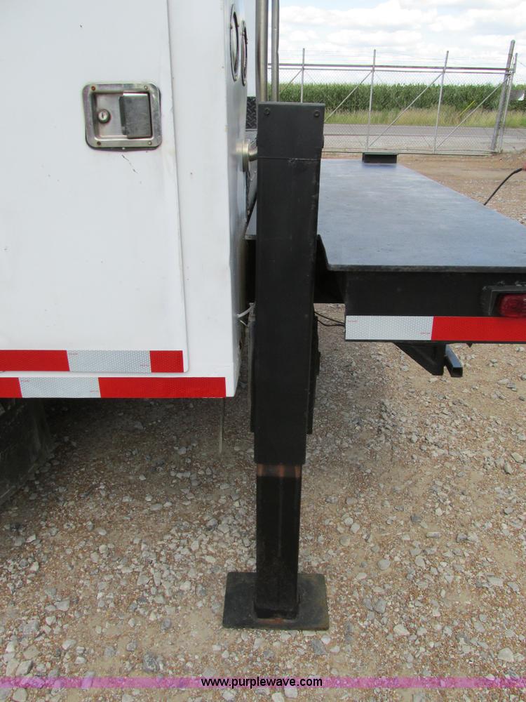 image for item AW9981 2004 Ford F650 Super Duty XL service truck with crane