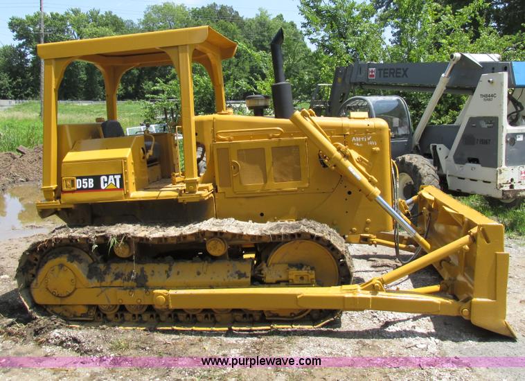 image for item AW9995 1980 Caterpillar D5B dozer