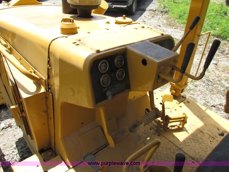 image for item AW9995 1980 Caterpillar D5B dozer