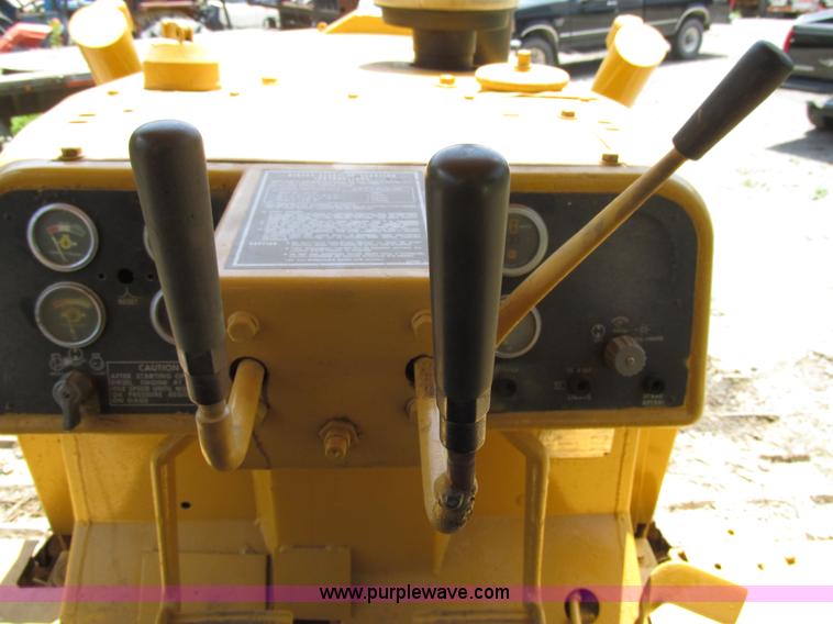 image for item AW9995 1980 Caterpillar D5B dozer