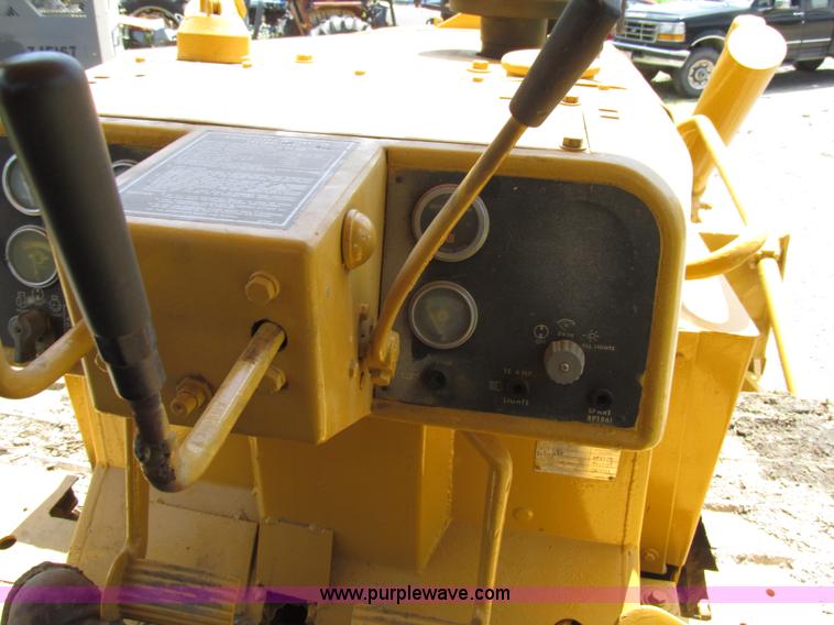 image for item AW9995 1980 Caterpillar D5B dozer