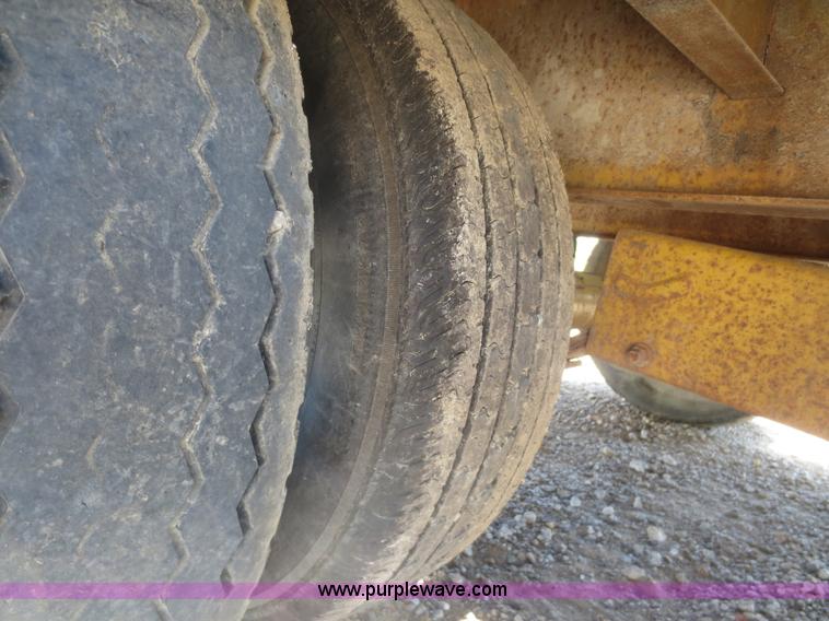 image for item D2120 1994 Eager Beaver 10HDB equipment trailer