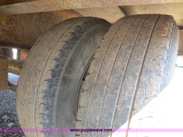 image for item D2120 1994 Eager Beaver 10HDB equipment trailer