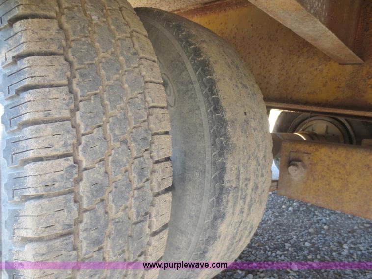 image for item D2120 1994 Eager Beaver 10HDB equipment trailer