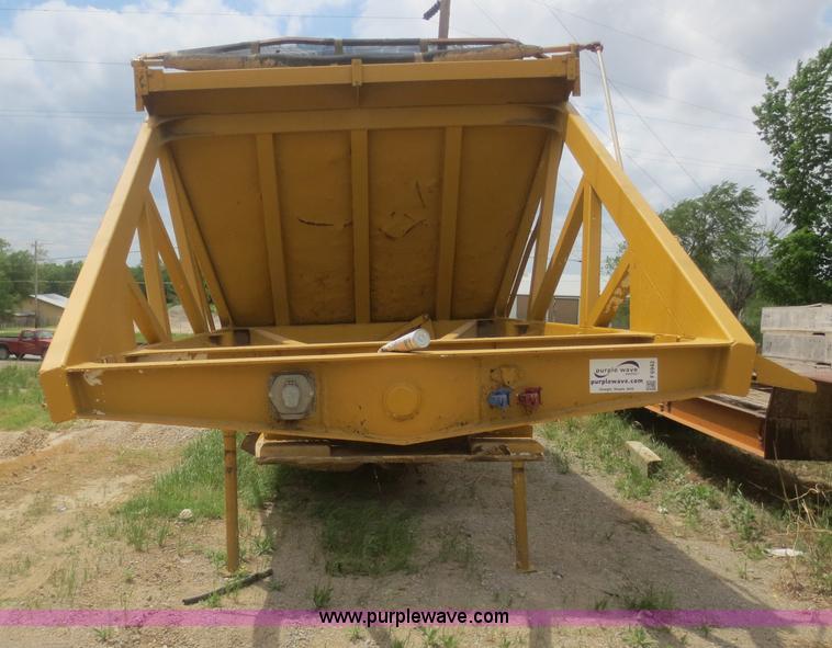 image for item F6942 1995 Ranch belly dump trailer