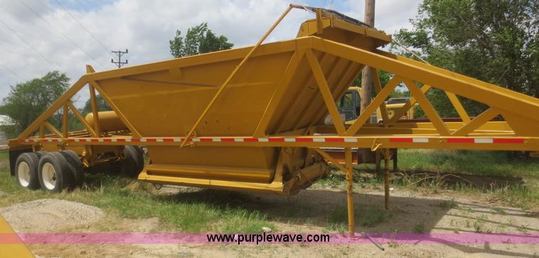 image for item F6942 1995 Ranch belly dump trailer