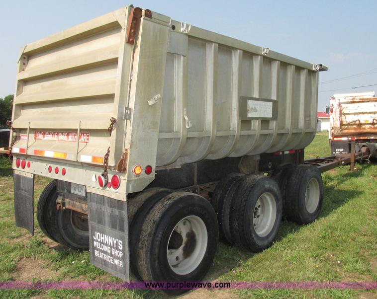 image for item F7159 1994 Fruehauf DAX-14-06D-F3-16 aluminum triple axle dump trailer